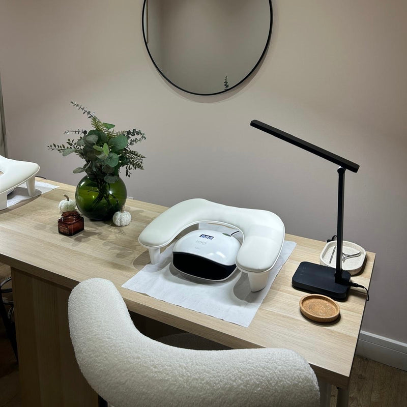 bournemouth beauty salon, salon space, neutral salon, nail station, nail desk, 